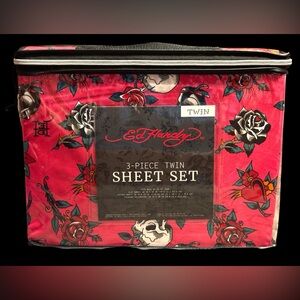 NWT•Ed Hardy Deep Pink Signature Heart/Roses Print 3pc Twin Sheet Set